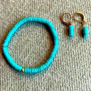 turquoise bracelet & earrings set, gold accents, stretchy